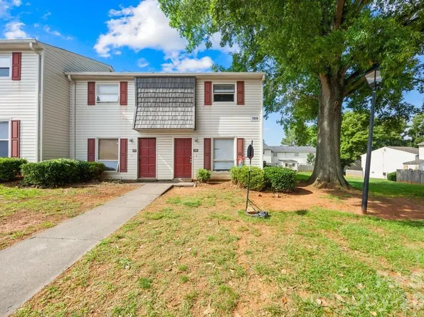 7915 Oak Meadow Ct, Charlotte, NC 28210
