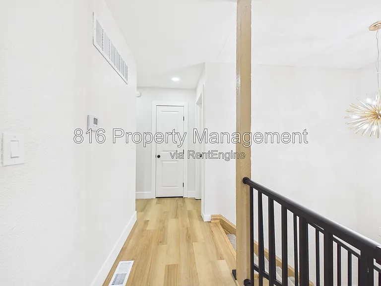 9524 Manning Ave — Photo 10