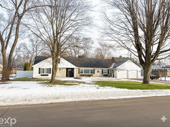 1476 Carress Dr, Essexville, MI 48732