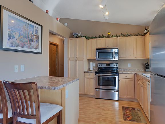 4th image of 1676 Forest Glen Cir