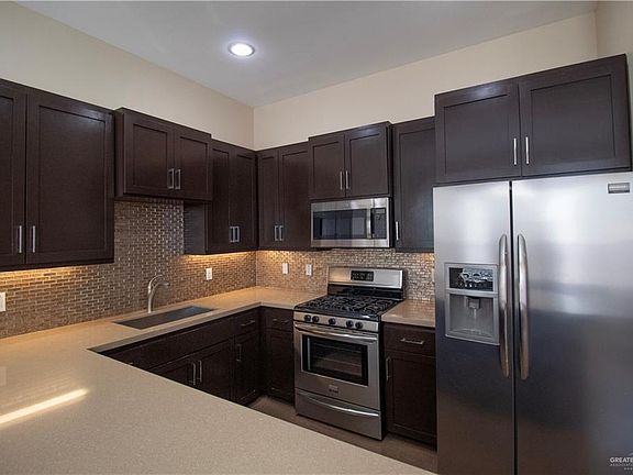 5th image of 209 Ulex Ave