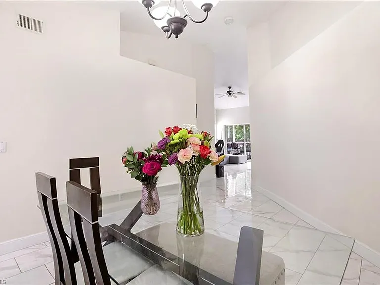 505 Windsor Sq #201 — Photo 24