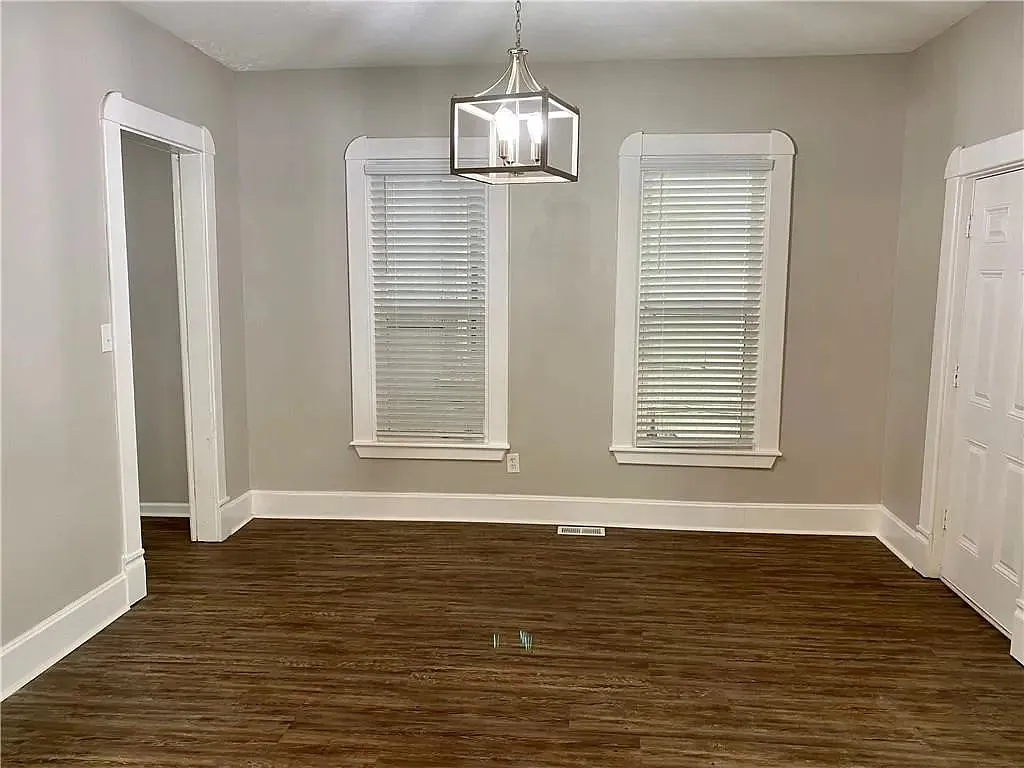 2 bed, 1.0 bath, 946 sqft, $1,397 — Photo 2