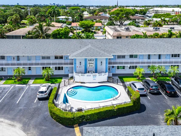 4111 NE 21st Way #204, Lighthouse Point, FL 33064