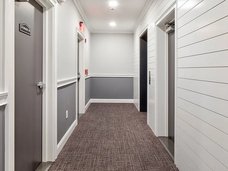 121 N Washington Ave — Photo 18