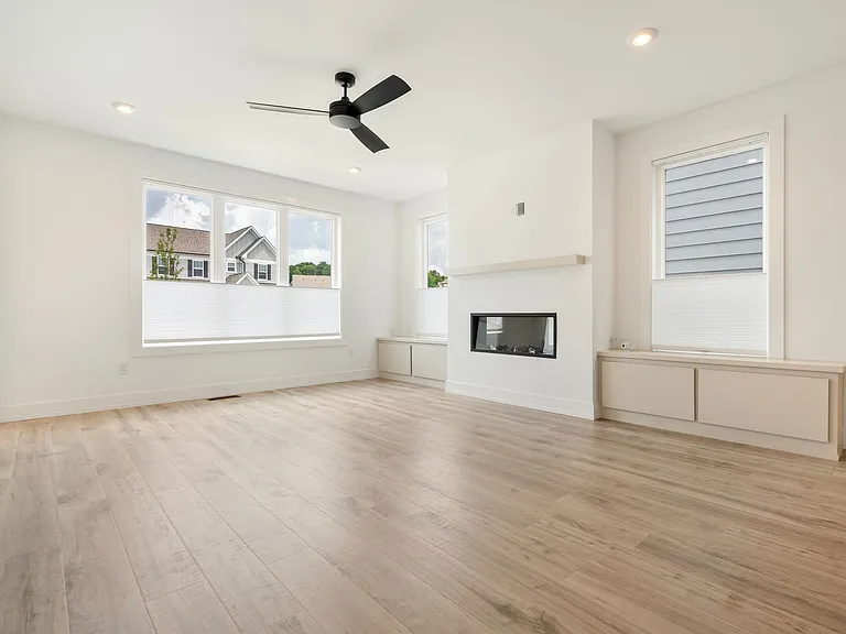 46 Rosedale Way — Photo 2