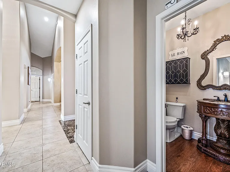 1817 E Willow Tree Ct — Photo 93