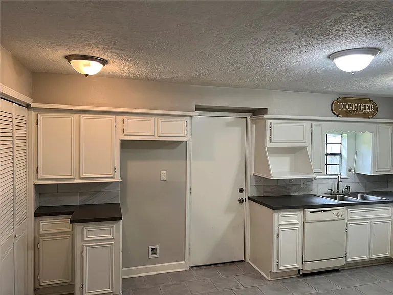 9505 Everglade Dr — Photo 10
