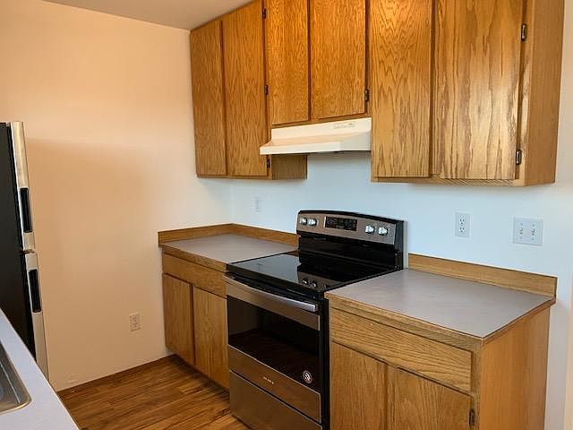 All new stainless steel appliances, ceramic stovetop