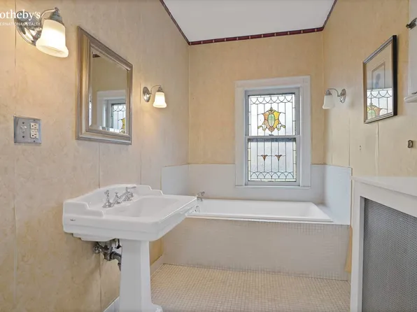 561 East 17th Street image 10 of 20