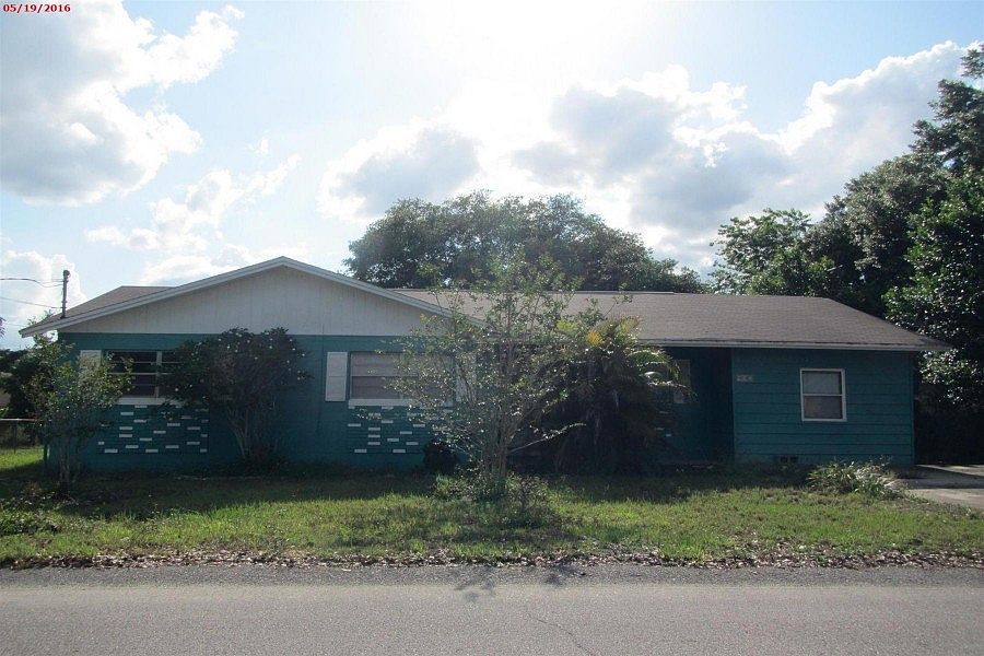 1st image of 902 S 19th St