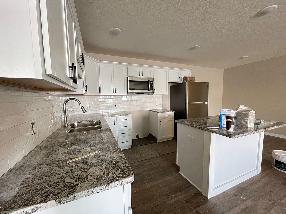 1st image of 3077 Gateway Dr