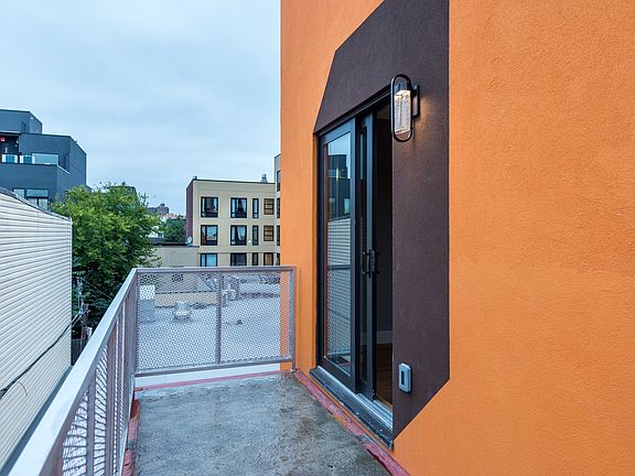 4th image of 368 Throop Ave #2R