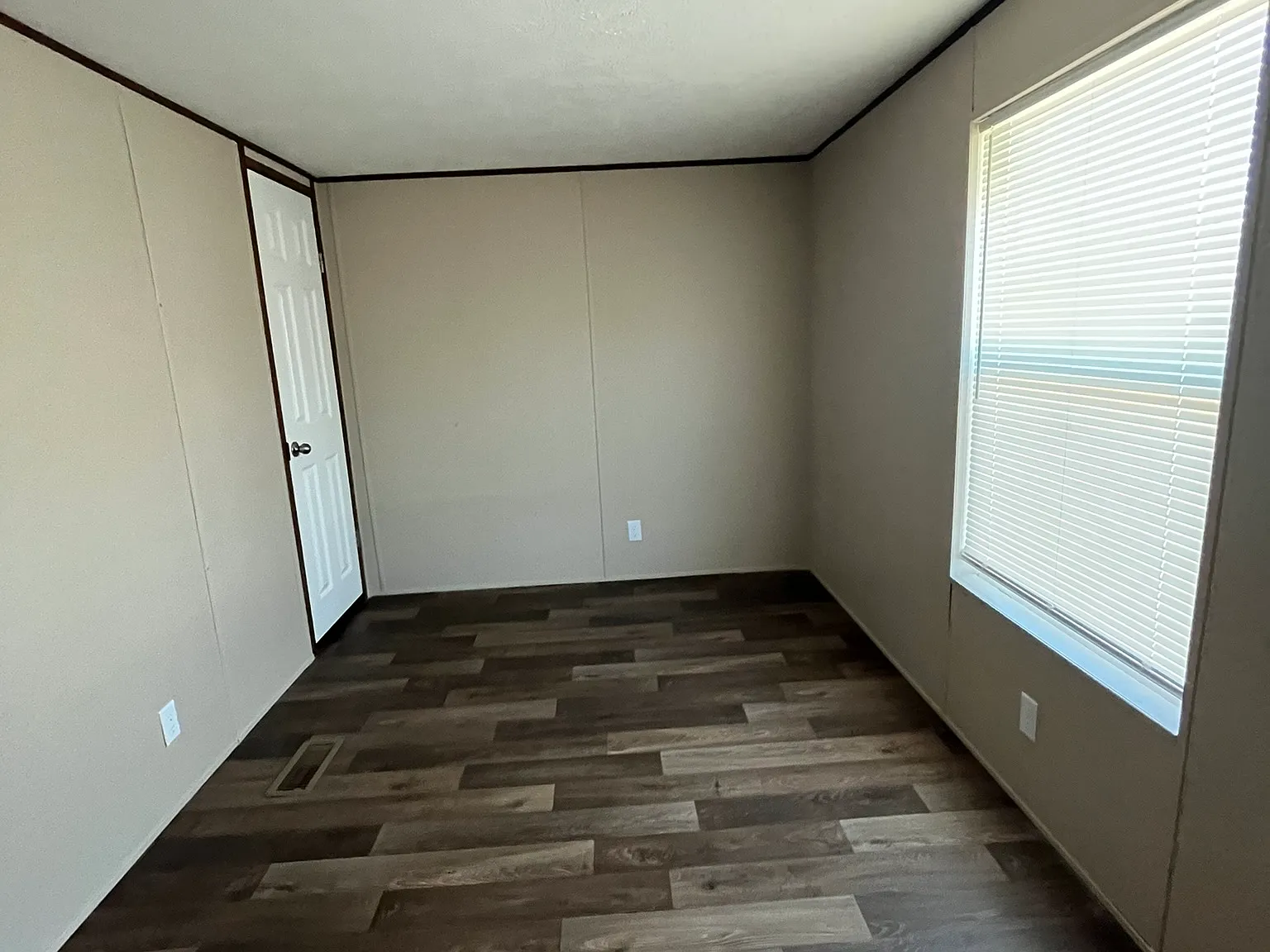 3 bed, 1080 sqft, $1,200 — Photo 3