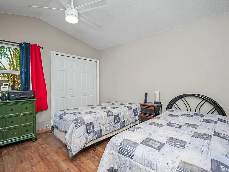 7678 Solimar Cir — Photo 29