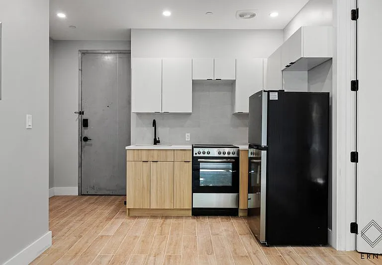 809 Midwood St #2B — Photo 2