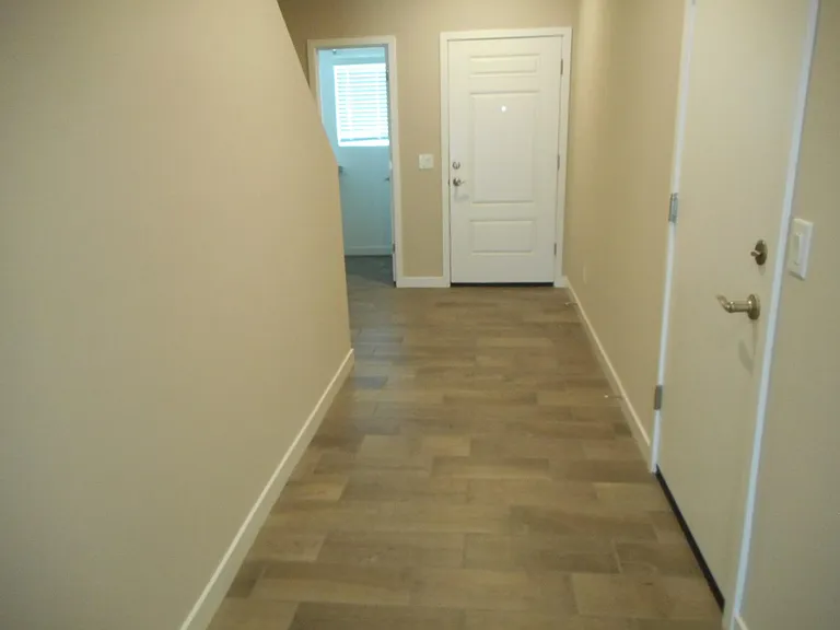 2262 El Caro Dr — Photo 7