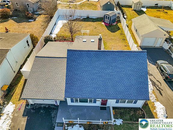 3rd image of 1243 Mine Lane Rd