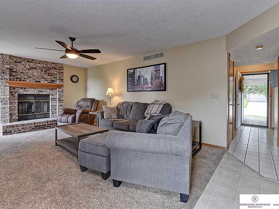 4th image of 807 Auburn Ln