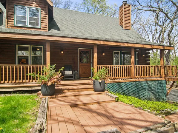 200 Wildwood Ln, Fox River Grove, IL 60021