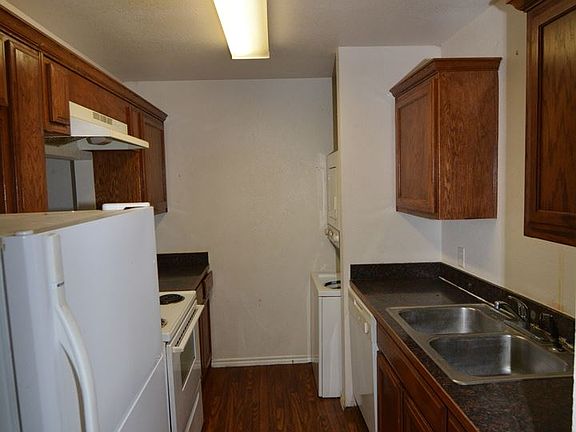 3rd image of 355 W Oak St APT 4