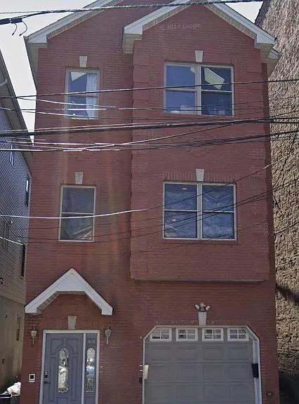 43 Ravine Ave #1 — Photo 1