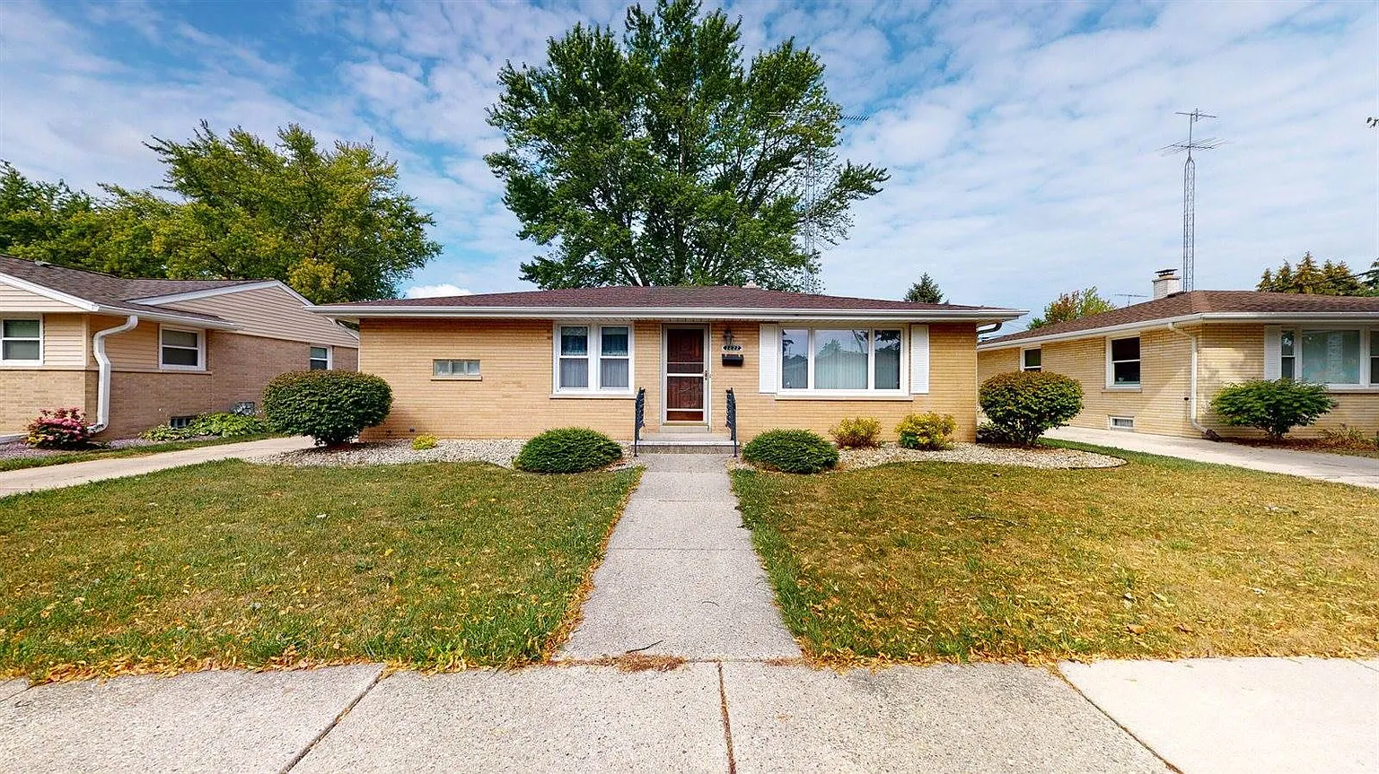 2222 25th Ave photo 1