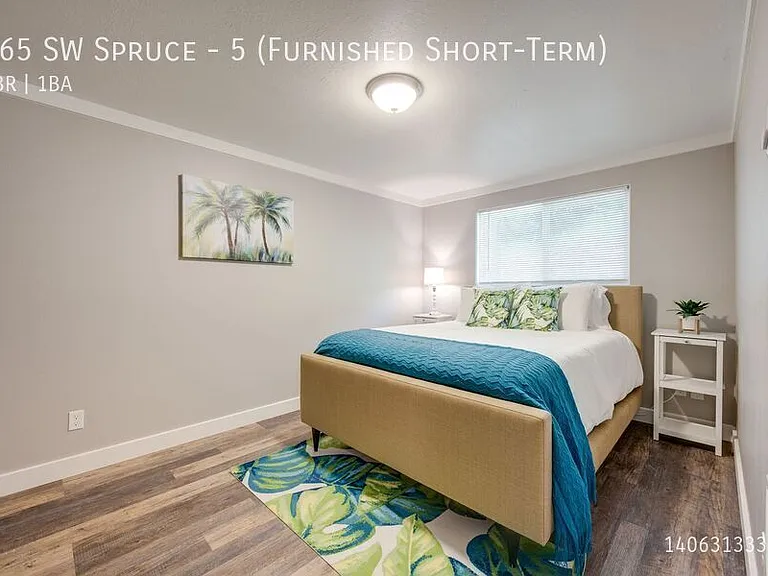 165 SW Spruce St #5 — Photo 12