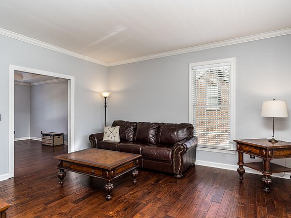5th image of 102 Saint Marys Ct