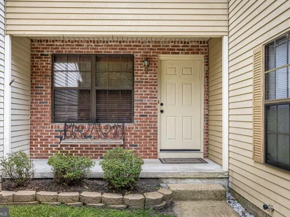 8 Regent Ct, Medford, NJ 08055