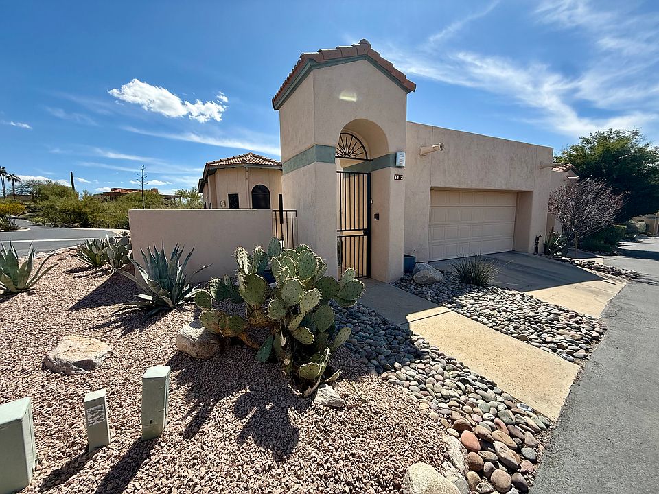 Beautiful remodeled modern interior home. High end appliances, lots of storage space including built ins in garage. Gorgeous sunset views to the mountains.