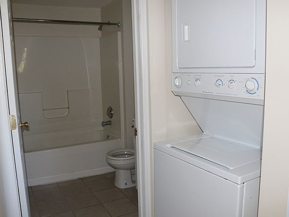 Washer Dryer in Unit