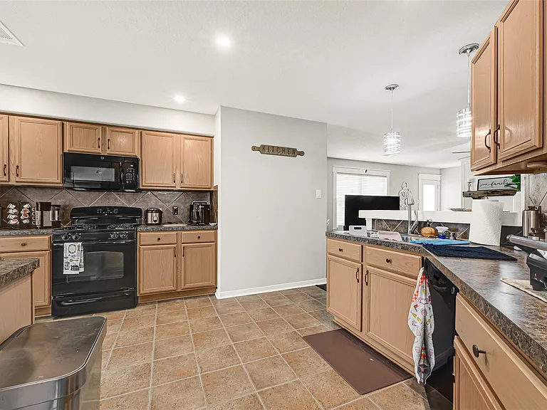 9825 Hyacinth Way — Photo 11