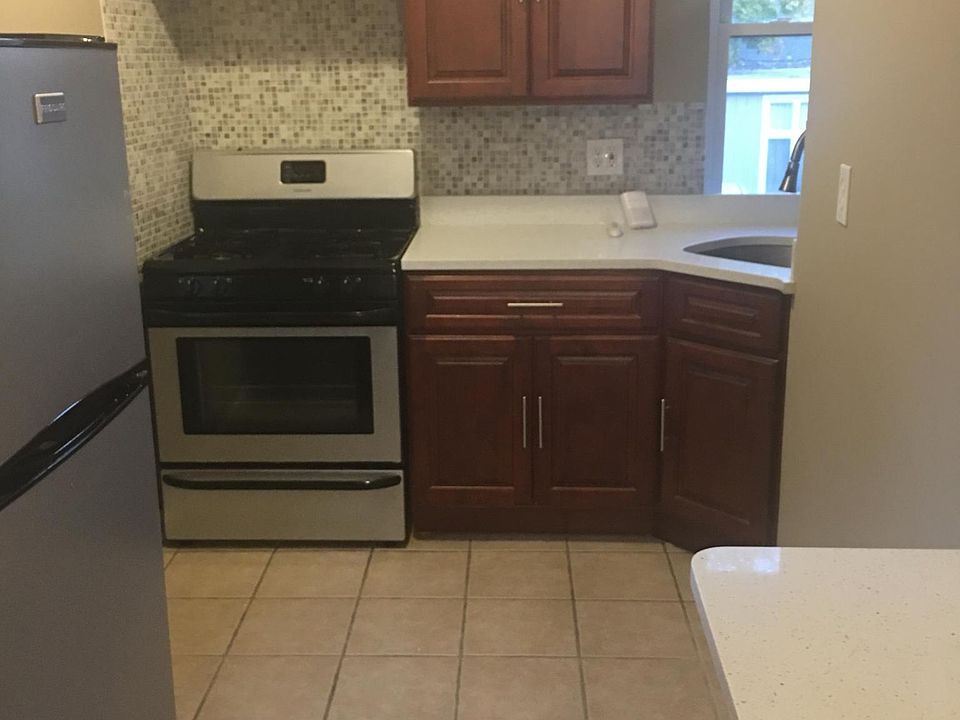 2nd image of 6 Green St Hastings-on-hudson Ny #10706