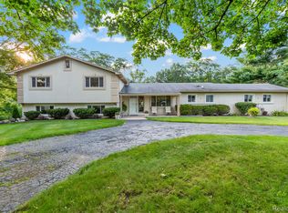 6564 W Knollwood, West Bloomfield, MI 48322