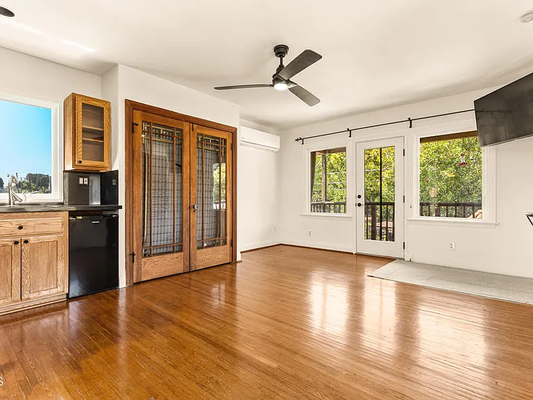 4725 Ambrose Ave — Photo 40