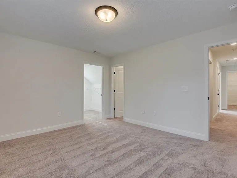 1011 Spotswood Cir — Photo 16