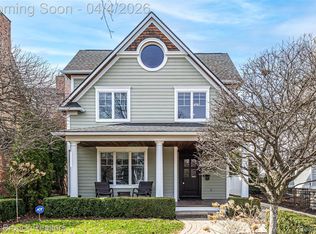 570 Pierce St, Birmingham, MI 48009