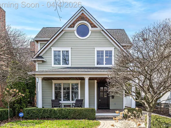 570 Pierce St, Birmingham, MI 48009