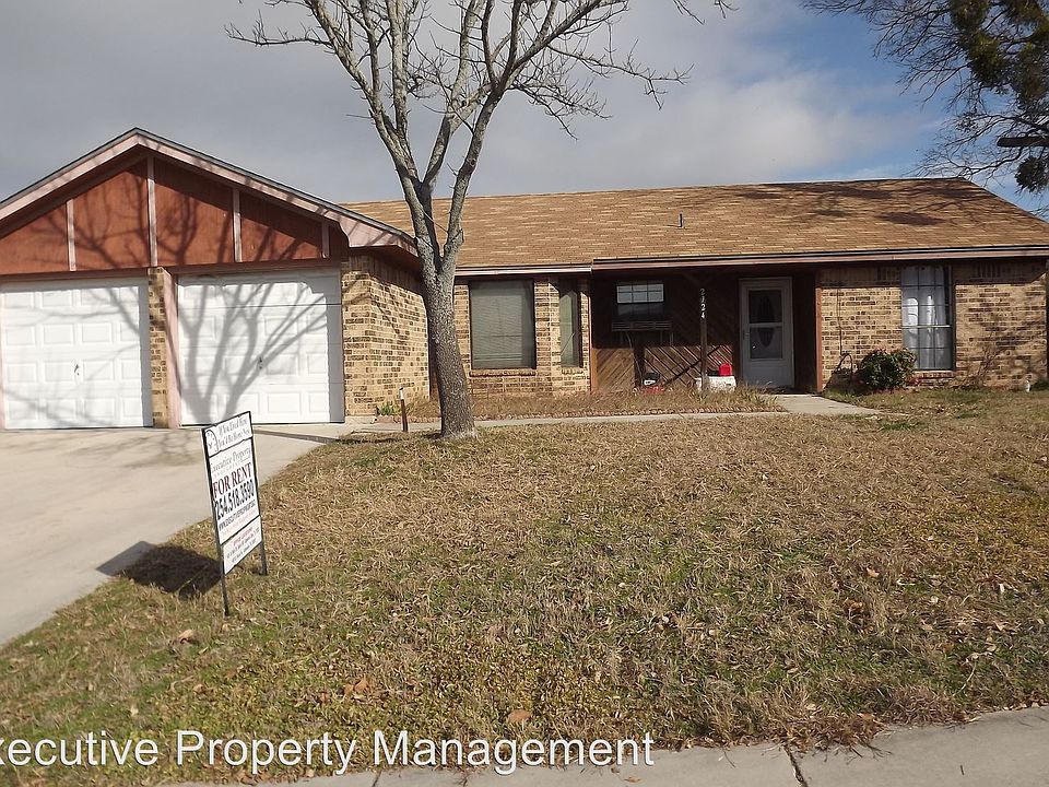 1st image of 2724 Phyllis Dr