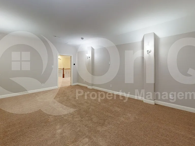 901 Colby Dr — Photo 13