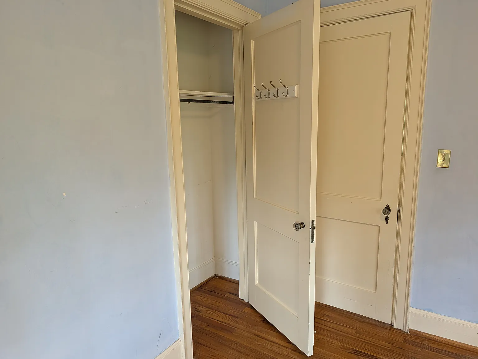 4 bed, 1.5 bath, $2,400 — Photo 3