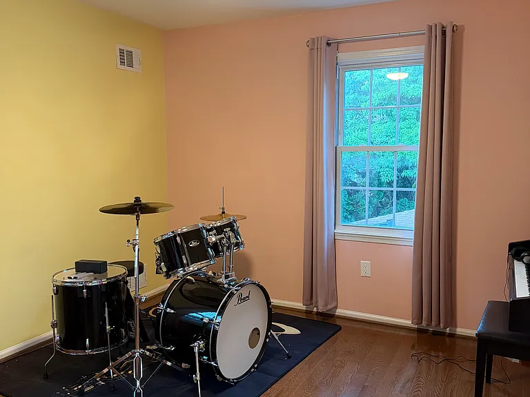 1736 Crestview Dr — Photo 18