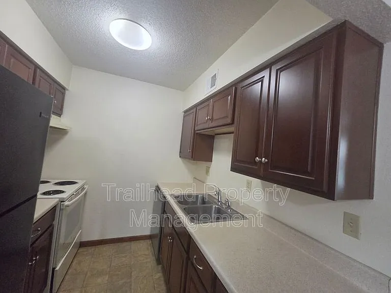 1302 E T C Lea Rd #T — Photo 3