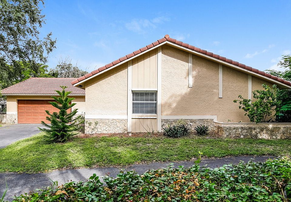 1st image of 4081 NW 115th Ave