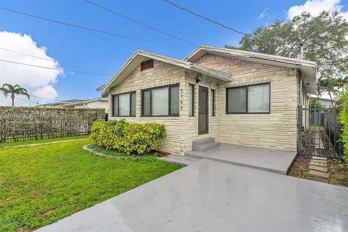 Building Photo - 5790 SW 5th St #EFFICIENCY