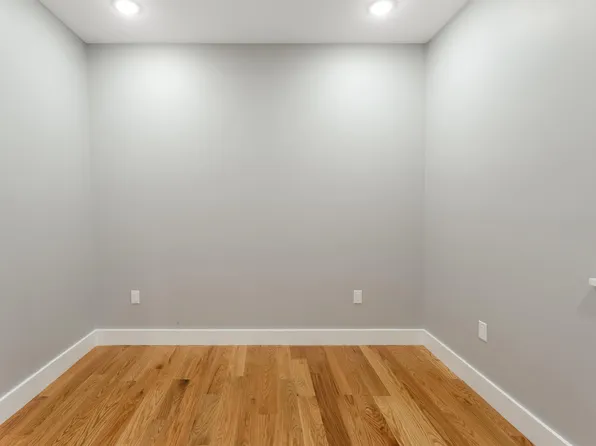 230 Griffith Street image 13 of 23