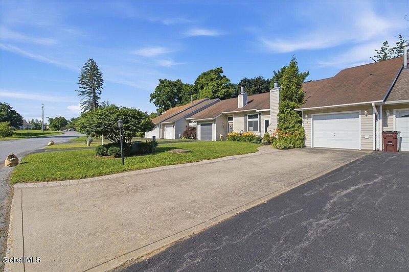 3rd image of 8 Green Meadow Drive