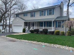18 N Lake Shore Dr, Rockaway, NJ 07866