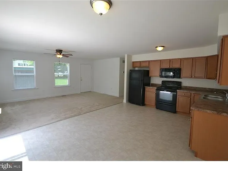 203 Hamilton St — Photo 5